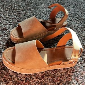 Tan platform sandals. Never worn. Size: 10